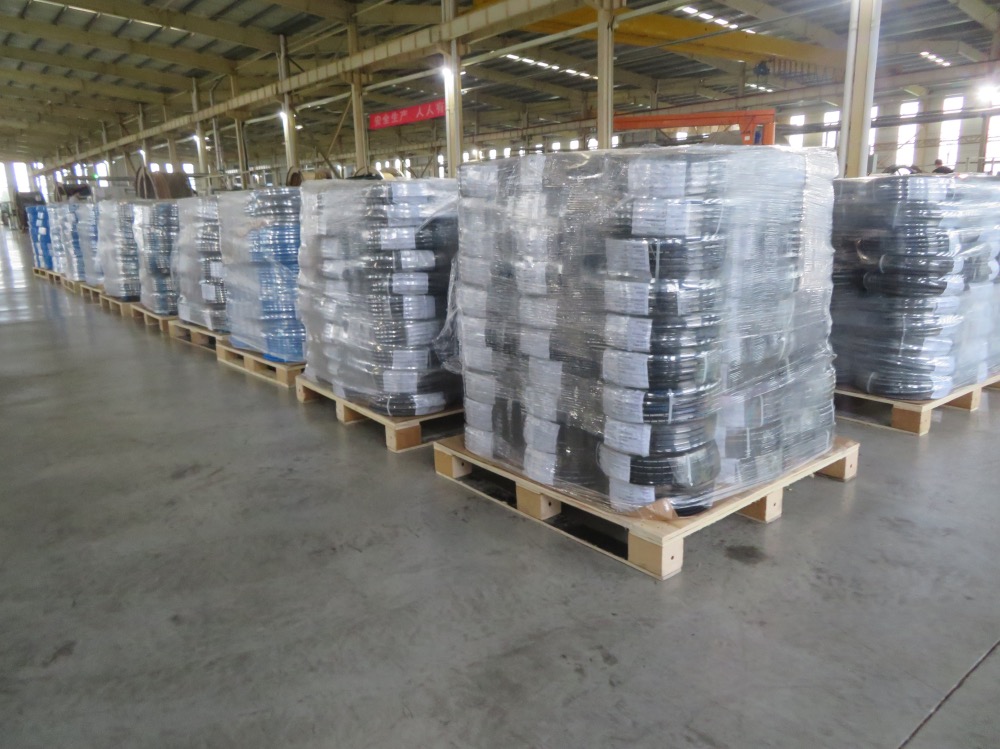 How many hydraulic hose pressure washer hose package way in UGW hose factory ?